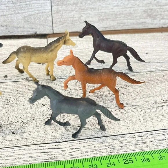 VTG Lot Of 8 Miniature Horse Figurines China Mixed Colors Poses Plastic Lot #1 - Picture 12 of 13